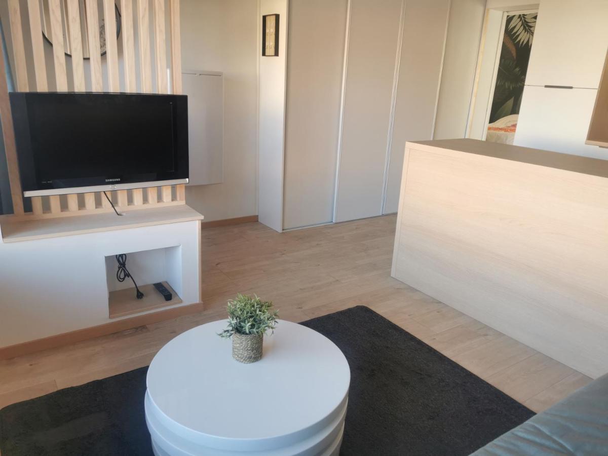 Apartment Le Chateau Des Abeilles - Recemment Renove - Proche Centre Village Et Route Des Vins *