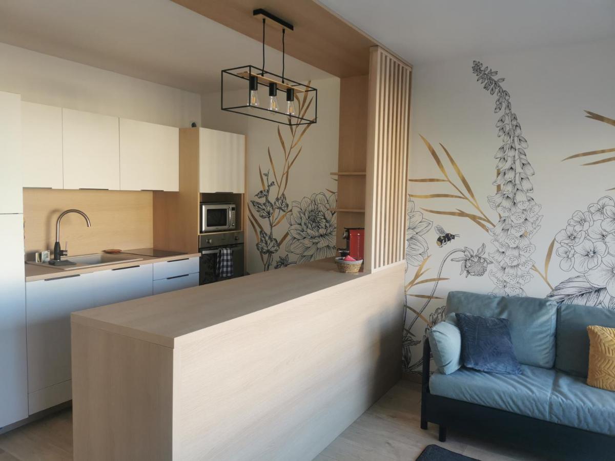 Le Chateau Des Abeilles - Recemment Renove - Proche Centre Village Et Route Des Vins *
