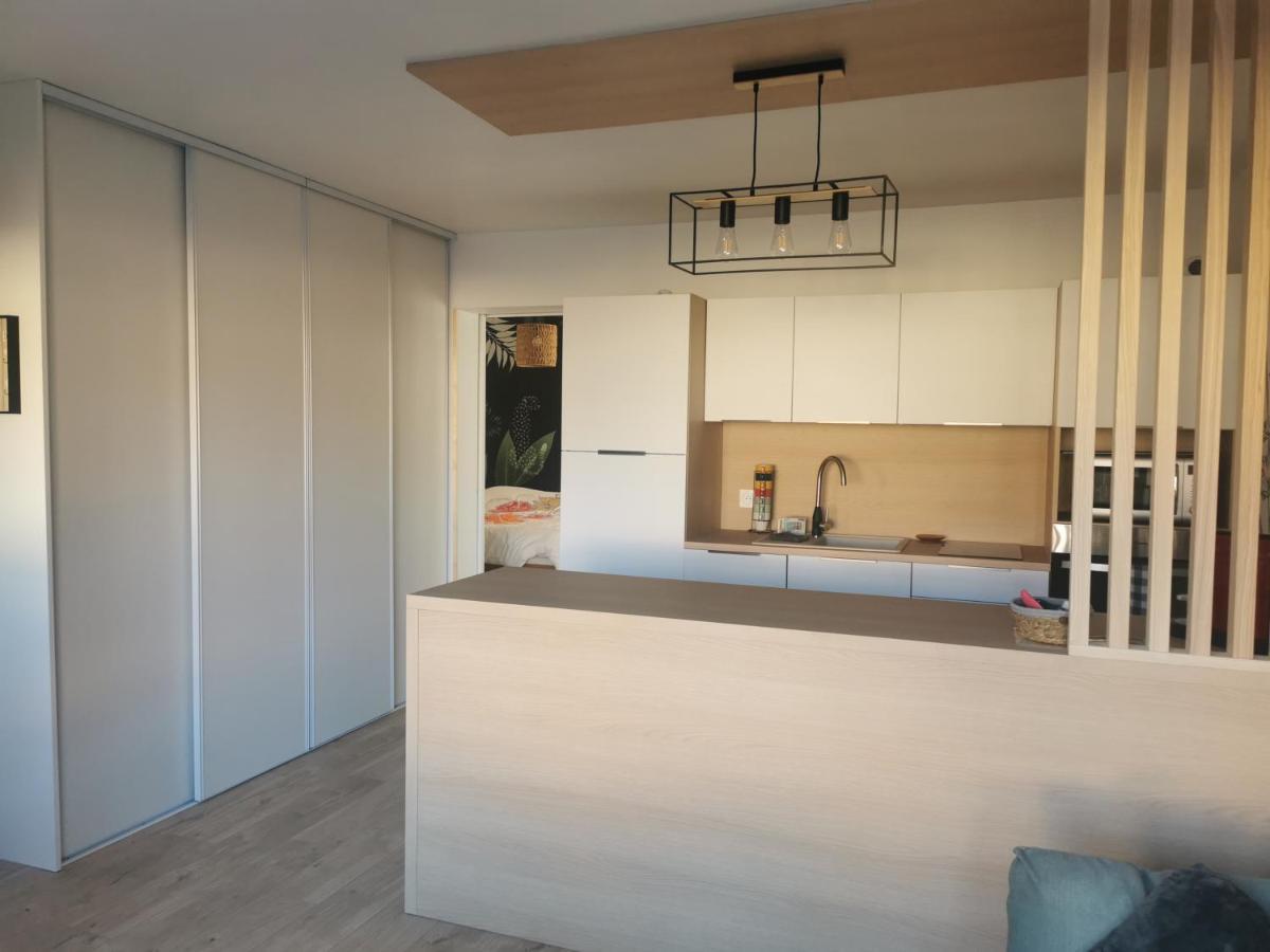 Le Chateau Des Abeilles - Recemment Renove - Proche Centre Village Et Route Des Vins *